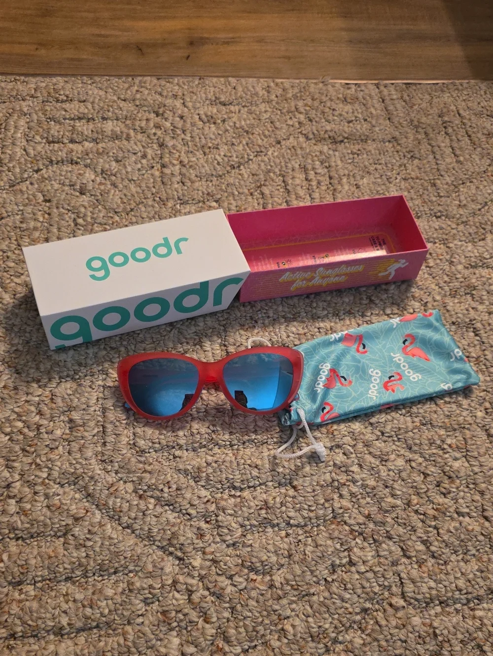 NIB Goodr Cateye Sunglasses Flamingo Couture